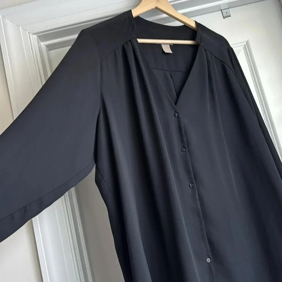 Black V-Neck Blouse - Picture 2 of 4